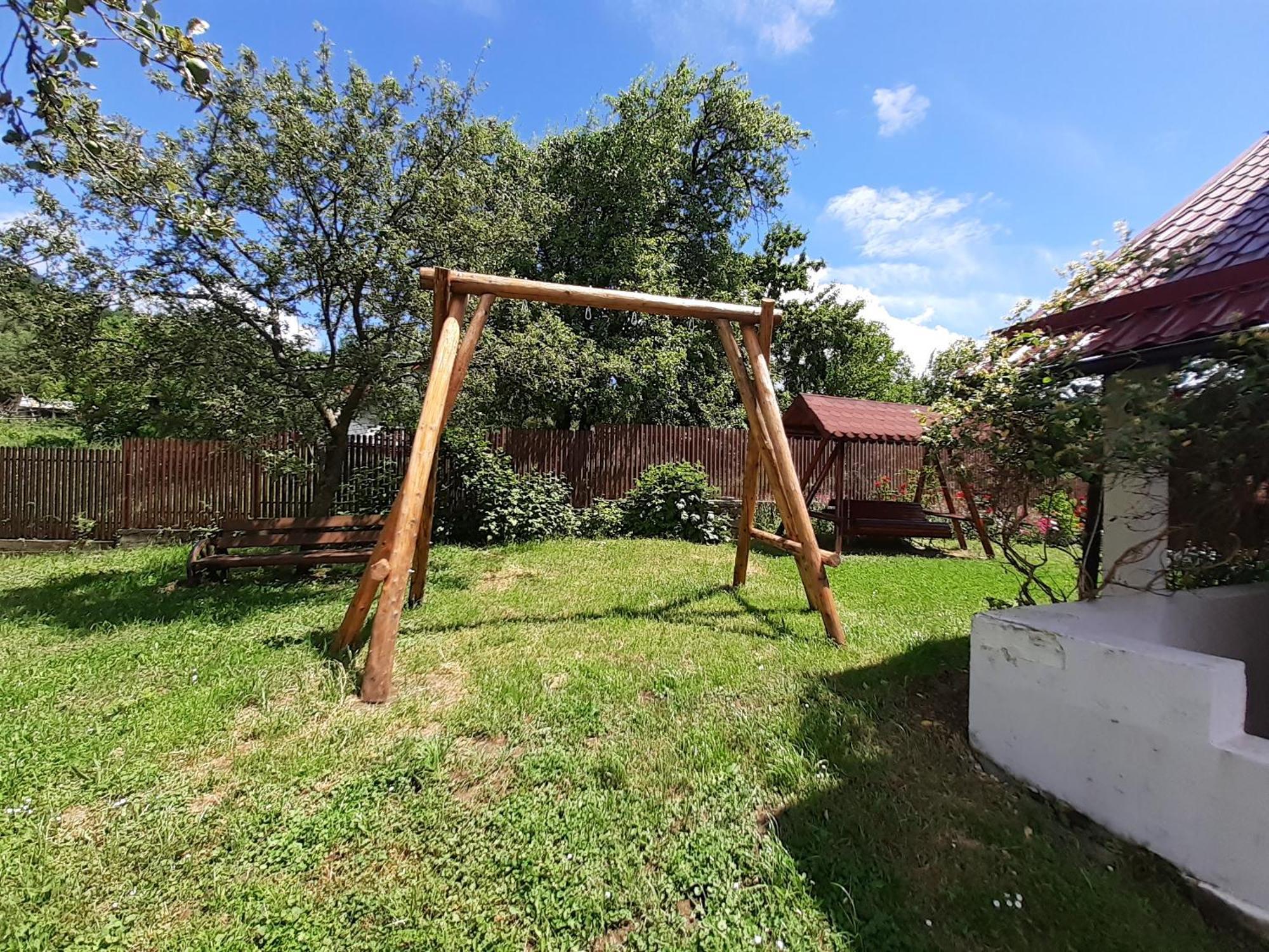 Hotel Casa Silvia Căpăţîneni-Ungureni Exteriér fotografie