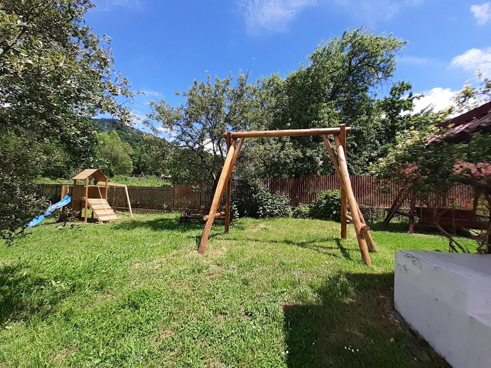 Hotel Casa Silvia Căpăţîneni-Ungureni Exteriér fotografie