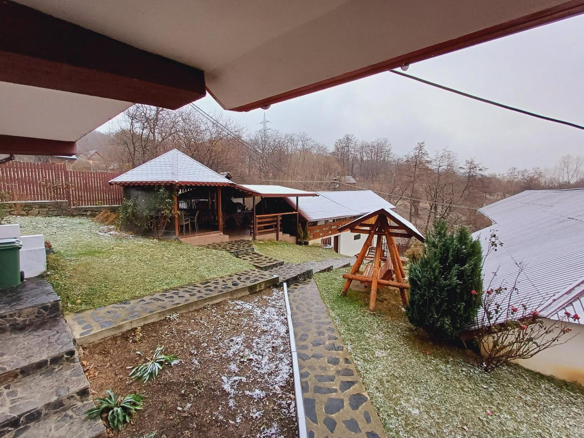 Hotel Casa Silvia Căpăţîneni-Ungureni Exteriér fotografie